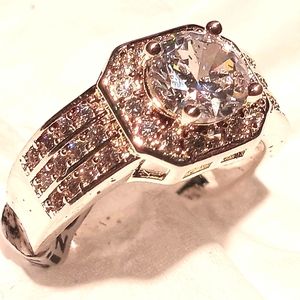 White sapphire center. Gold/silver